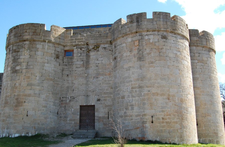 Castillo-palacio de los condes de Benavente, Spain